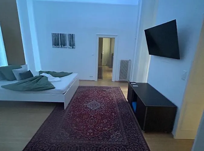 Oper Hotel *